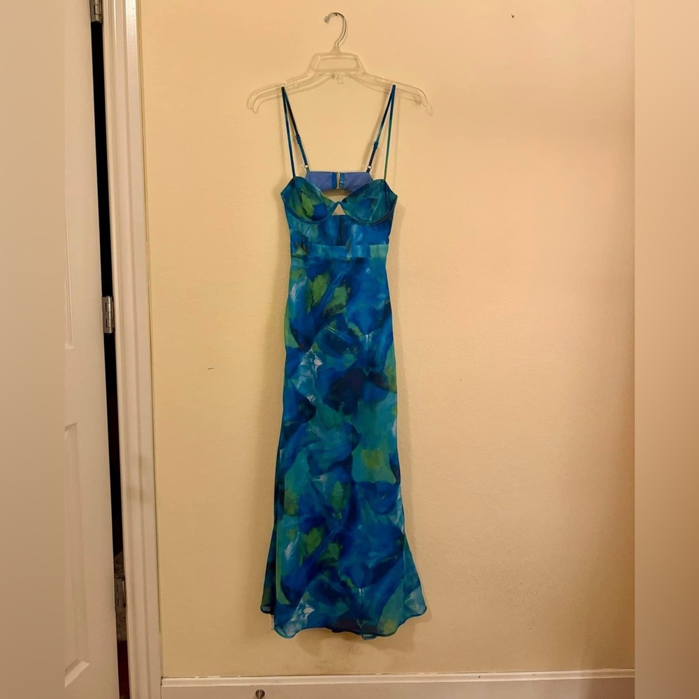 Elegant Blue and Green Midi Dress